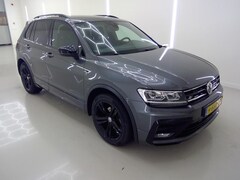 Volkswagen Tiguan - 1.5 TSI ACT Highline Business R Line+Black-Style+Led+Navigatie+trekhaak+19"lmv = 1 EIG + S