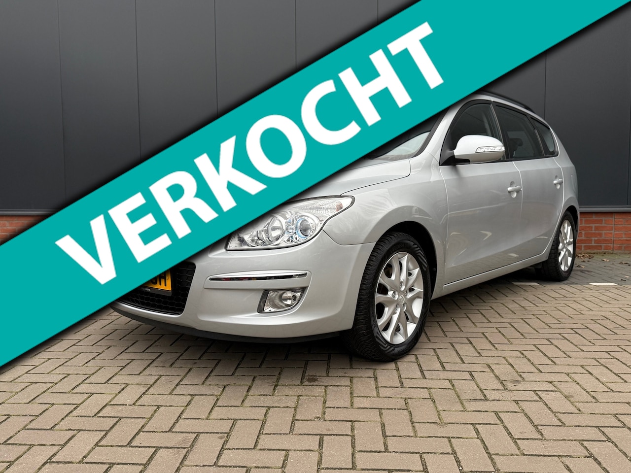 Hyundai i30 CW - 1.6i Style 1.6i Style (Eerste eigenaar|12 mnd BOVAG-garantie) - AutoWereld.nl