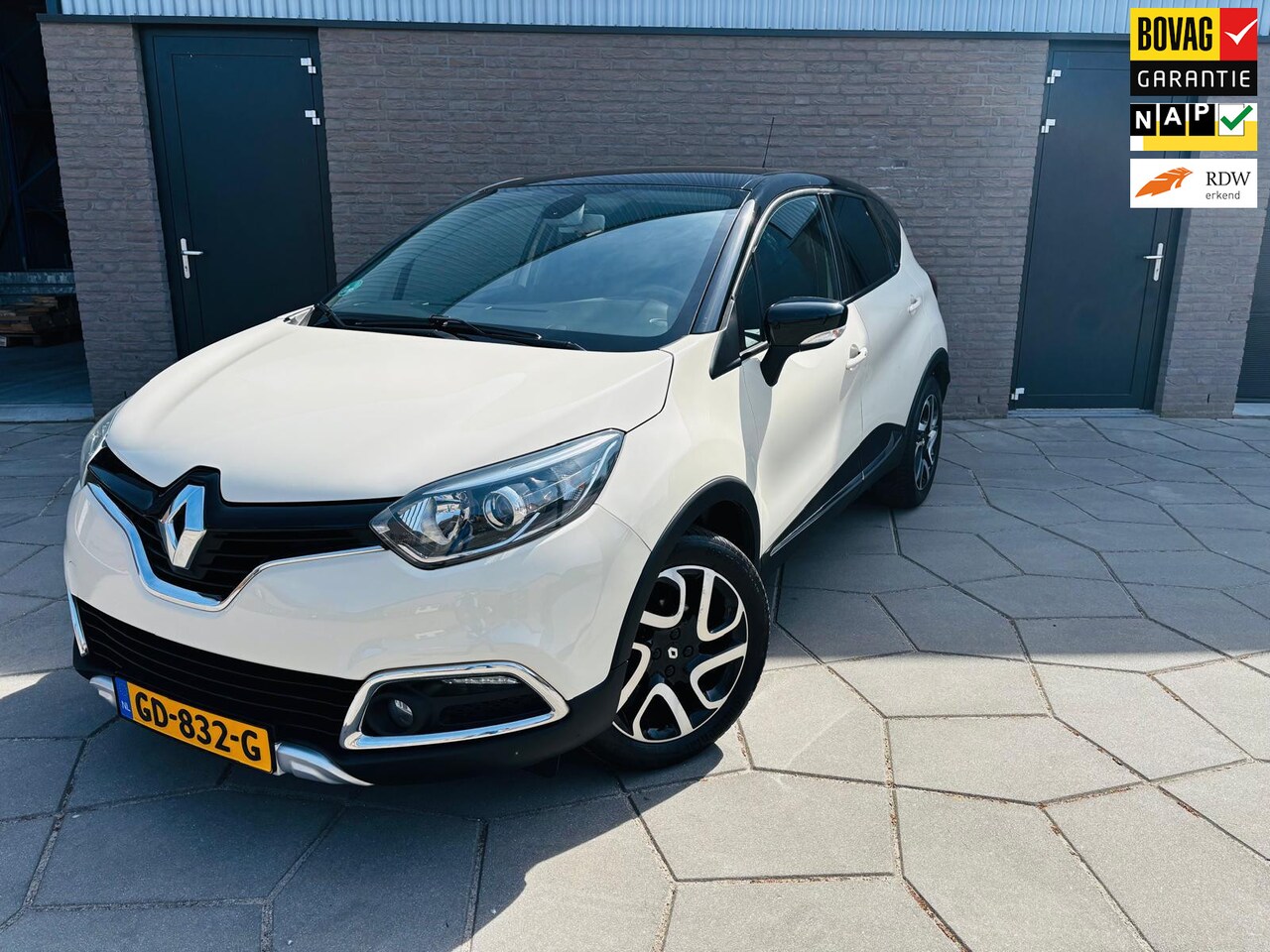 Renault Captur - 0.9 TCe Helly Hansen|Two-Tone |Half-Leder|All-Season banden|GROOT Beeldscherm| - AutoWereld.nl
