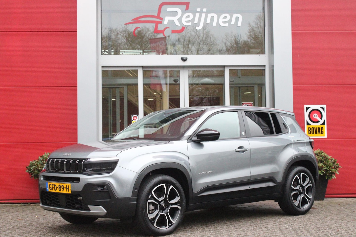 Jeep Avenger - 1.2 110PK e-Hybrid SUMMIT | STOEL/VOORRUIT VERWARMING | DRAADLOZE APPLE CARPLAY/ANDROID AU - AutoWereld.nl