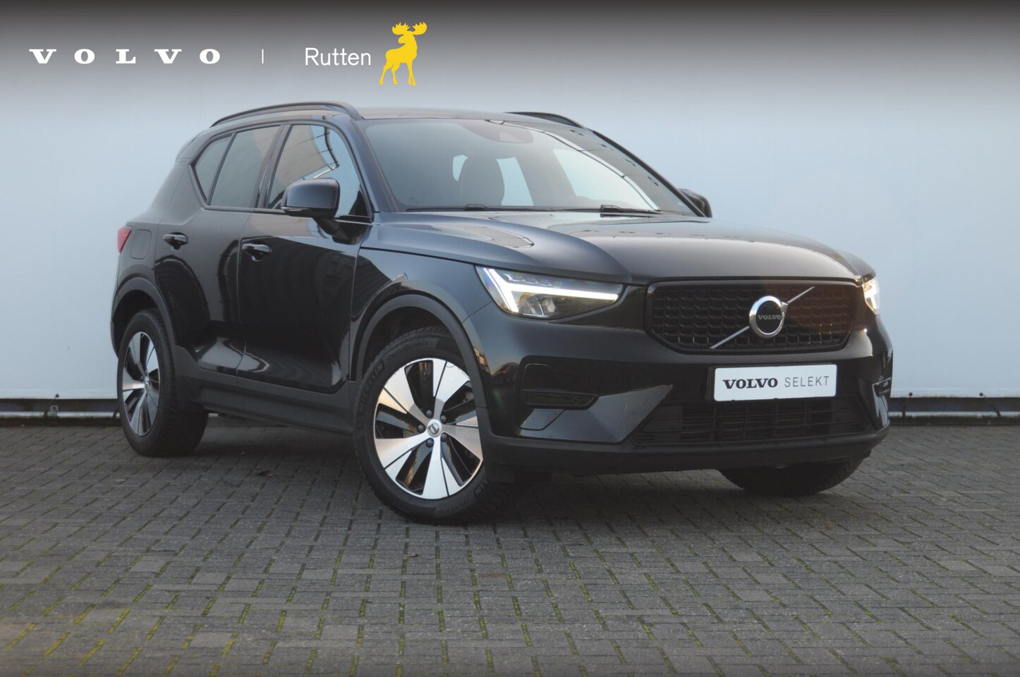 Volvo XC40 - T4 211PK Automaat Plus Dark / Elektrische stoelen met geheugen / stuur - en stoelverwarmin - AutoWereld.nl