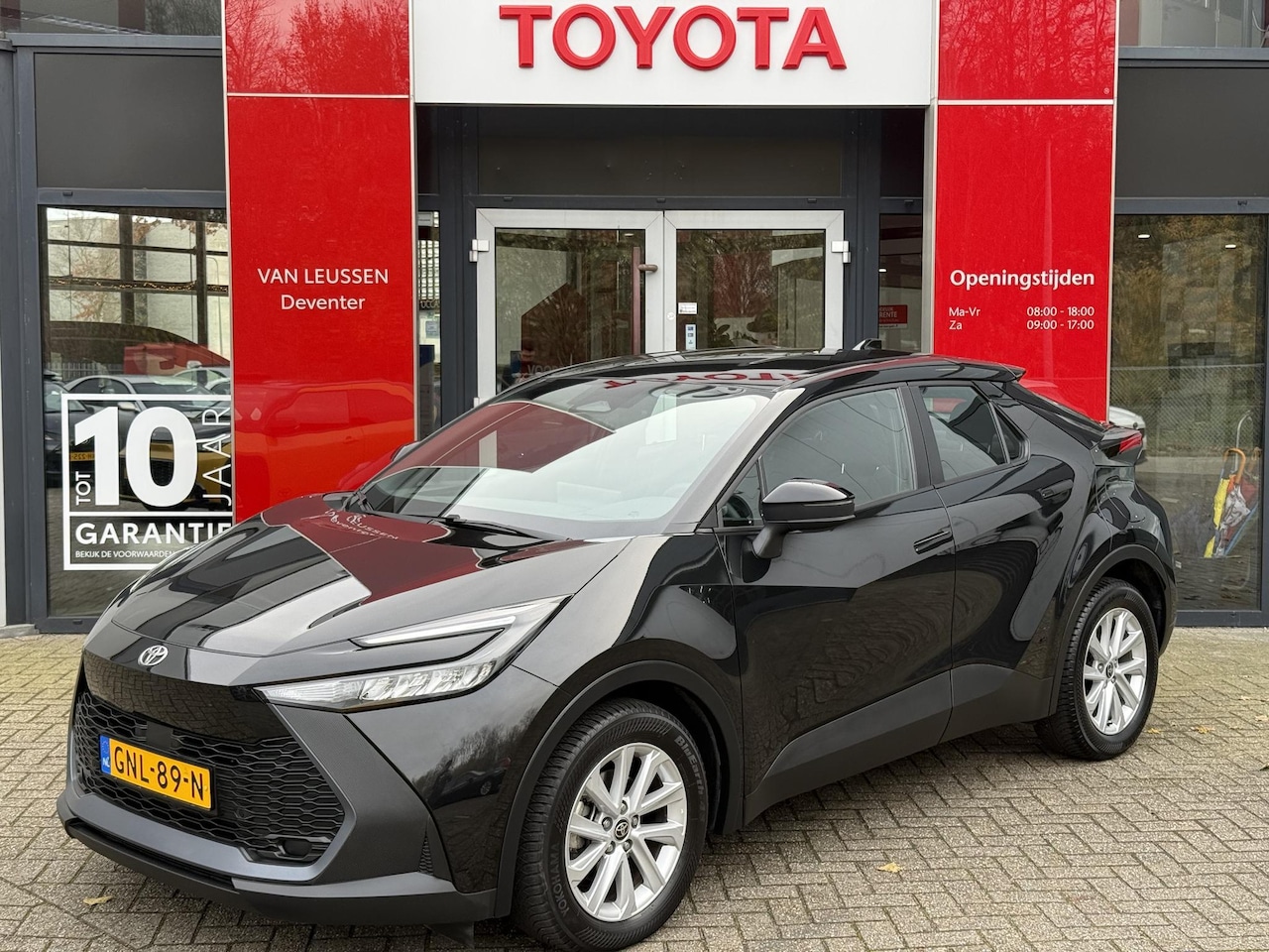 Toyota C-HR - 1.8 Hybrid 140 NL-AUTO ALL SEASON BANDEN CLIMA LM APPLE/ANDROID CAMERA BSM - AutoWereld.nl