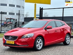 Volvo V40 - 2.0 D4 Momentum|STERK EN VERSTANDIG|190PK|PSENSOR|NAVI|HALFLEDER|6BAK|
