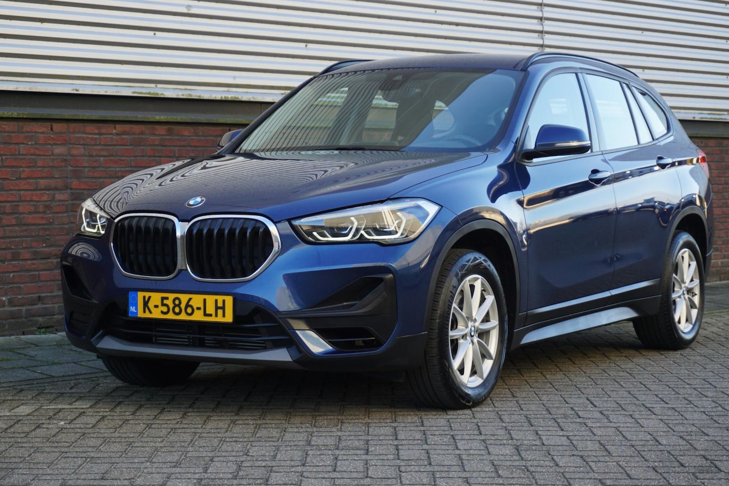 BMW X1 - sDrive20i Executive Edition/Head-Up/Sportstoelen/ LED/Trekhaak. - AutoWereld.nl