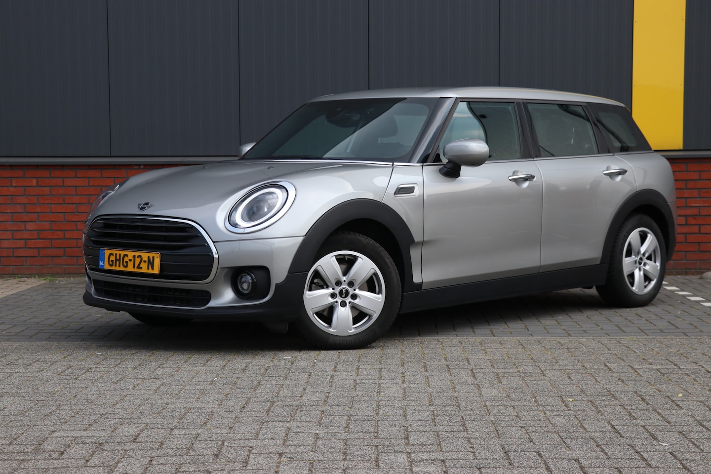 MINI Clubman - Mini 1.5 Cooper Essential 136PK | automaat | camera - AutoWereld.nl