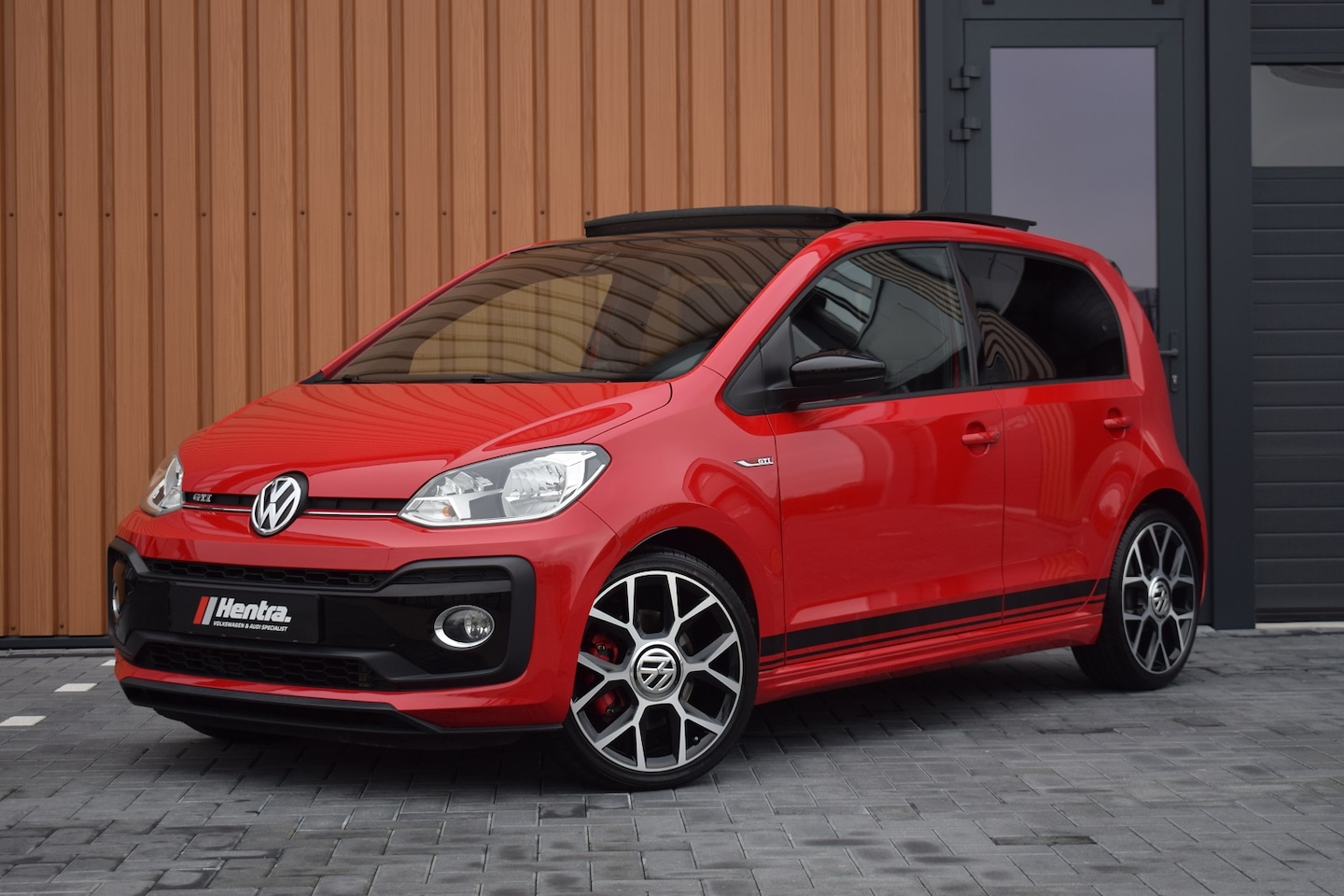 Volkswagen Up! - GTI 1.0 TSI 116pk | Pano | Beats | Camera - AutoWereld.nl