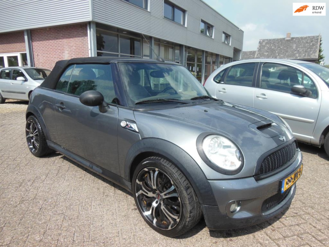 MINI Cabrio - 1.6 Cooper S 2009 € 4.950.- Luxe 1 Jr. Apk - AutoWereld.nl