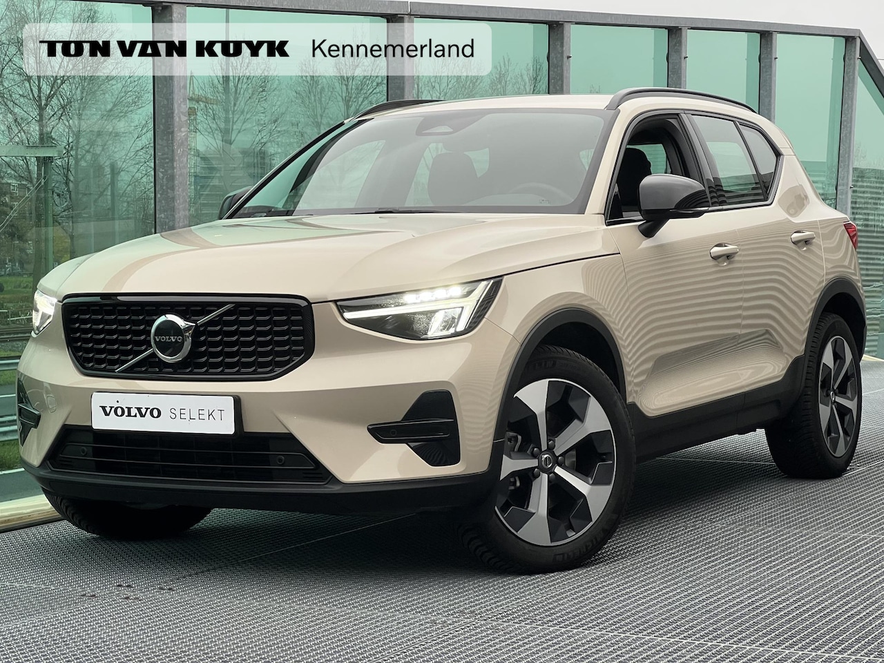 Volvo XC40 - 2.0 B4 Plus Dark Harman-Kardon premium sound system, Electr. verstelbare voorstoelen, Verw - AutoWereld.nl