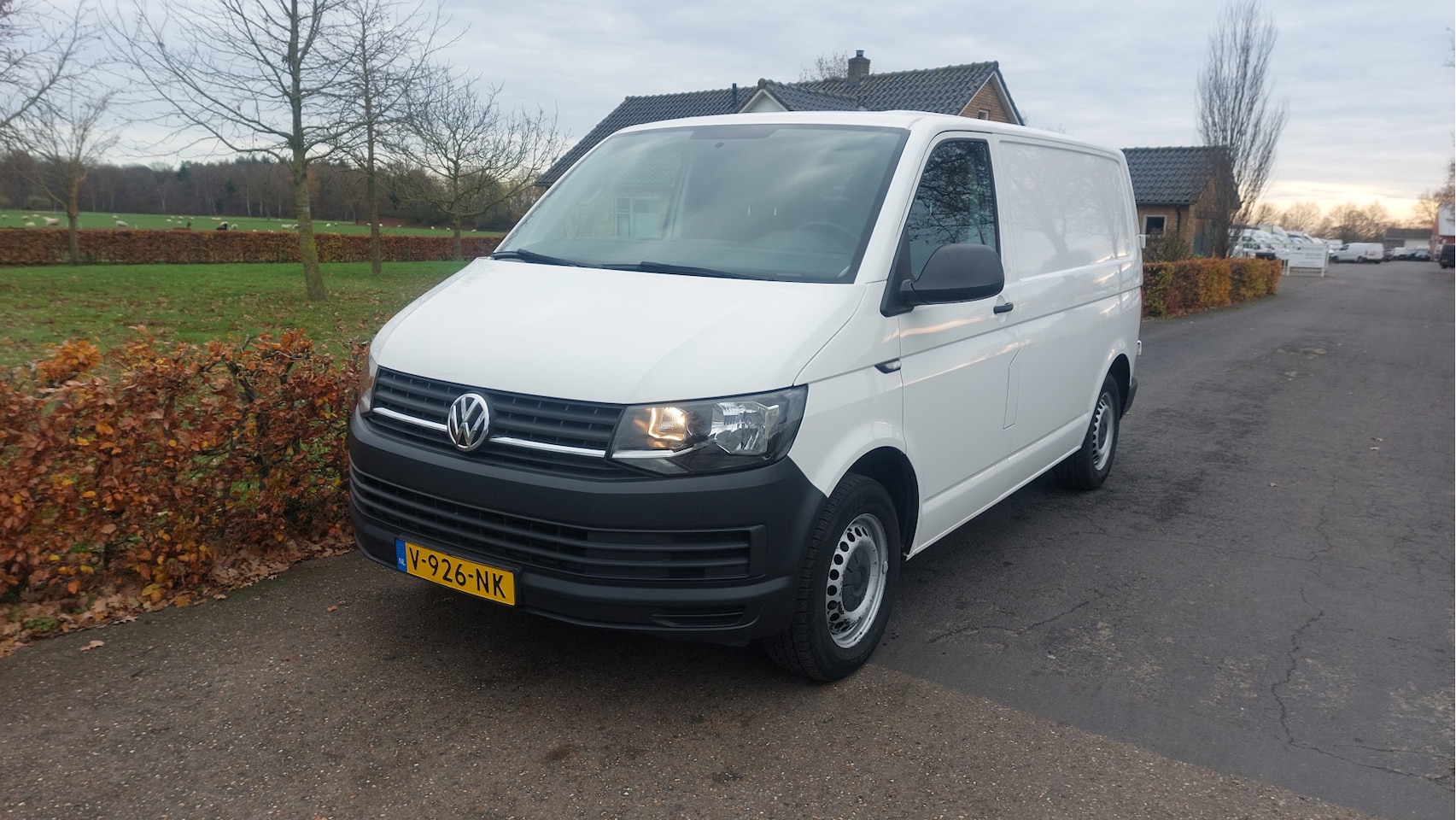 Volkswagen Transporter - 2.0 TSI L1H1 Highline AIRCO/NAVI BJ 2019 - AutoWereld.nl