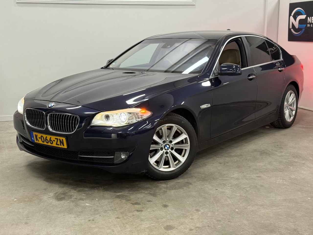 BMW 5-serie - 523i Executive / SUPER NETJES / DEALER ONDERHOUDEN / AUTOMAAT - AutoWereld.nl