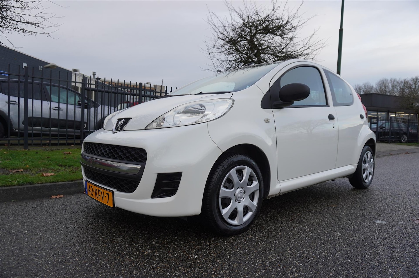 Peugeot 107 - 1.0 12V 68PK 5D Pack Accent Airco Mooi - AutoWereld.nl