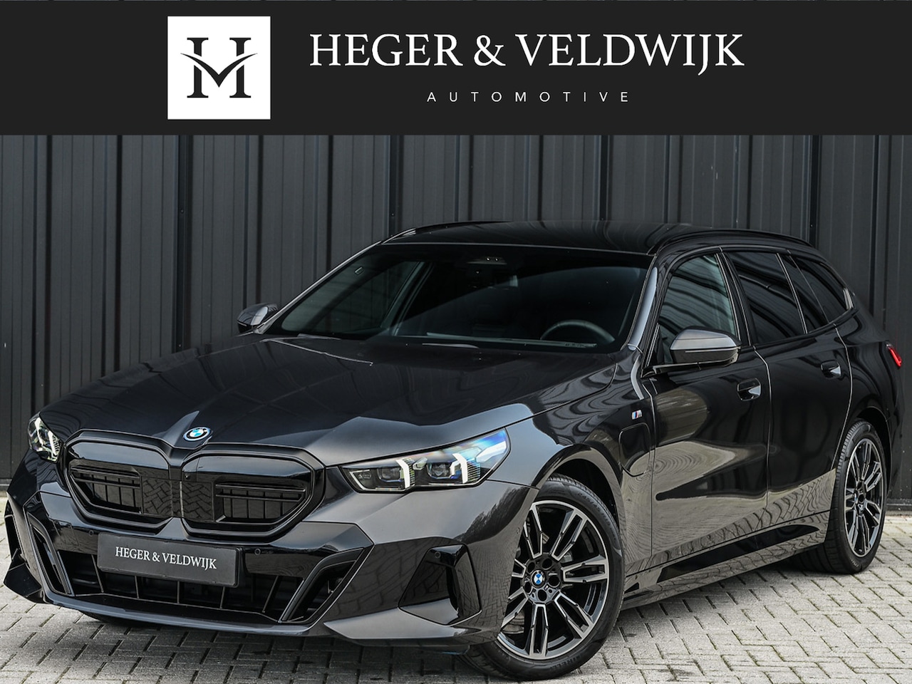BMW 5-serie Touring - 530e xDrive · M-Sport · Shadow Line · Panoramadak · Harman/Kardon · 360 Camera · Comfort A - AutoWereld.nl