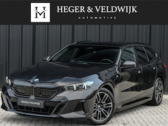 BMW 5-serie Touring - 530e xDrive · M-Sport · Shadow Line · Panoramadak · Harman/Kardon · 360 Camera · Comfort A