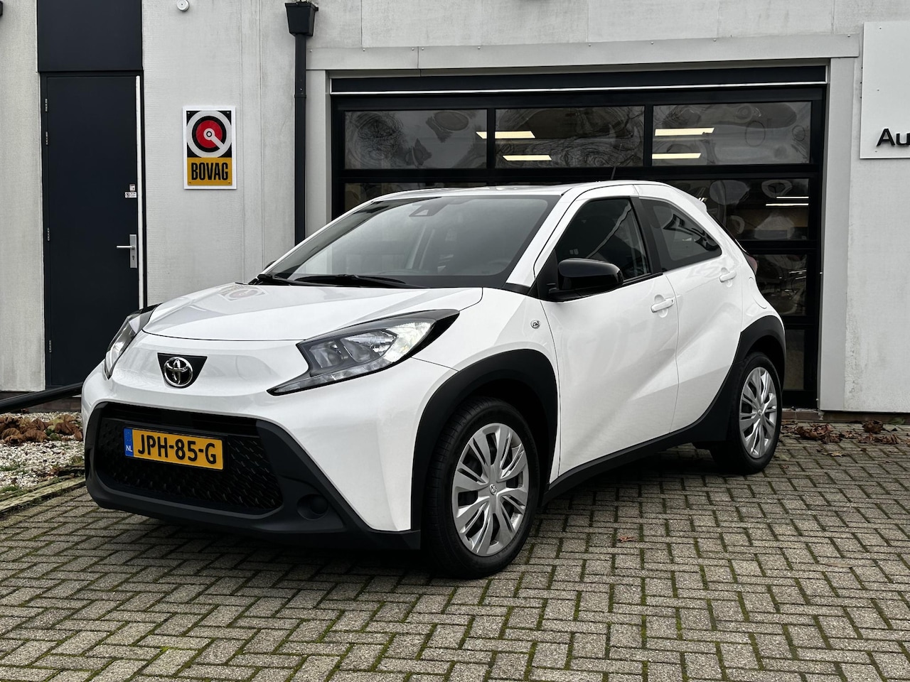Toyota Aygo X - 1.0 VVT-i S-CVT Play Automaat | Carplay | Camera - AutoWereld.nl