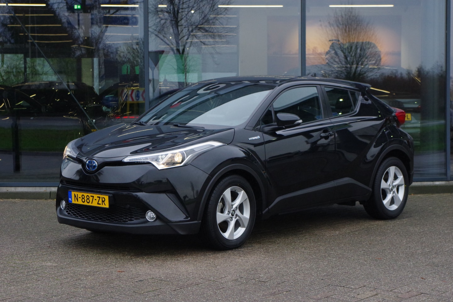Toyota C-HR - 1.8 Hybrid Automaat Active, Adap. Cruise Control, Climate Control, Camera - AutoWereld.nl