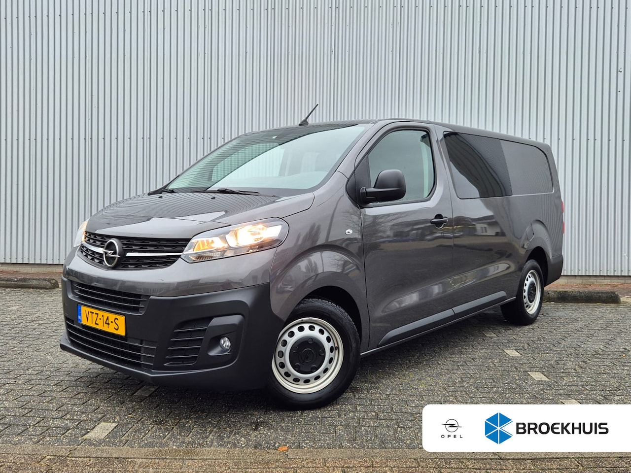 Opel Vivaro - 2.0 BlueHDi 145 S&S L3 DC | Parkeersensoren achter | Achteruitrijcamera | Trekhaak | Armst - AutoWereld.nl