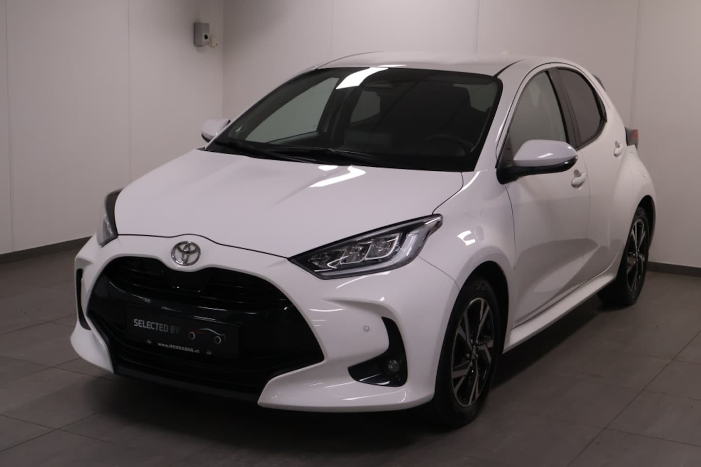 Toyota Yaris - 1.5 Hybride 115 Dynamic met Comfort Pack - AutoWereld.nl