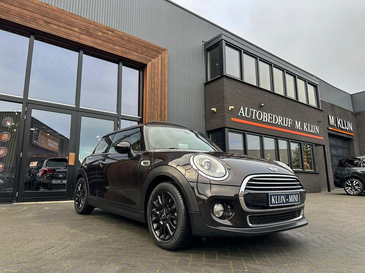 MINI Cooper - Mini 1.5 First Born Edition 136pk Iced Chocolate/Pano/Led/Navi/Bruin leer/Ned auto - AutoWereld.nl