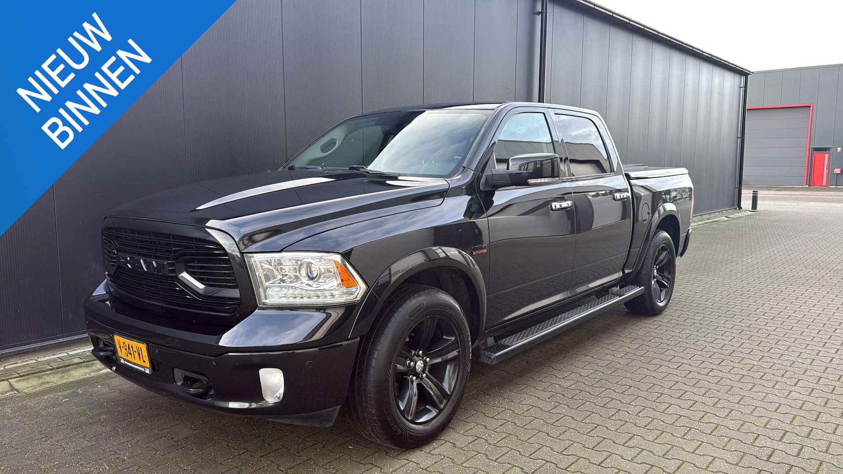 Dodge Ram 1500 - 5.7 V8 4x4 Crew Cab 5'7 Laramie Bedcover Blackout - AutoWereld.nl