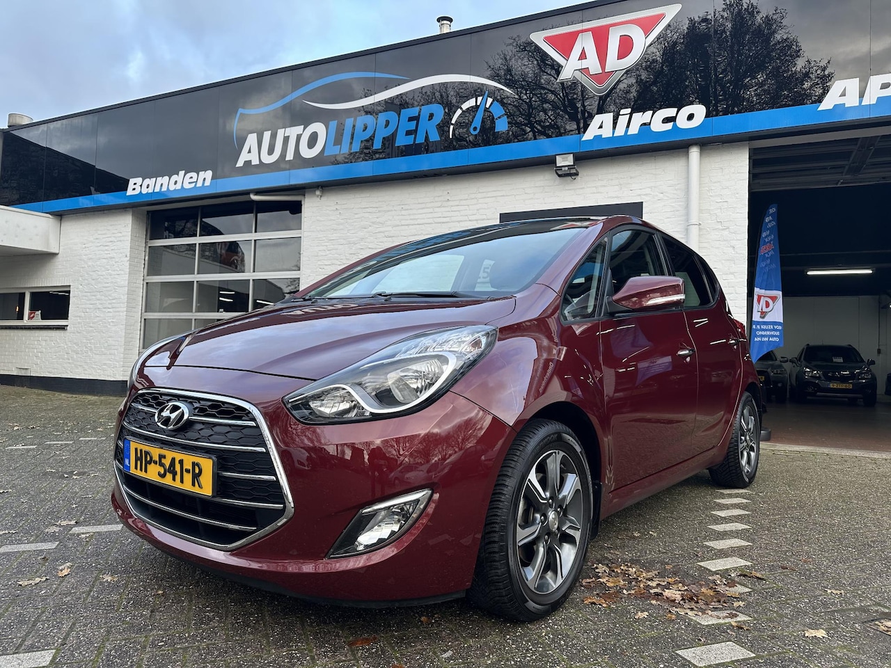 Hyundai ix20 - 1.6i Premium /Nieuwe apk bij aflevering/Camera/Navigatie/Lm velgen/All season banden/Panor - AutoWereld.nl