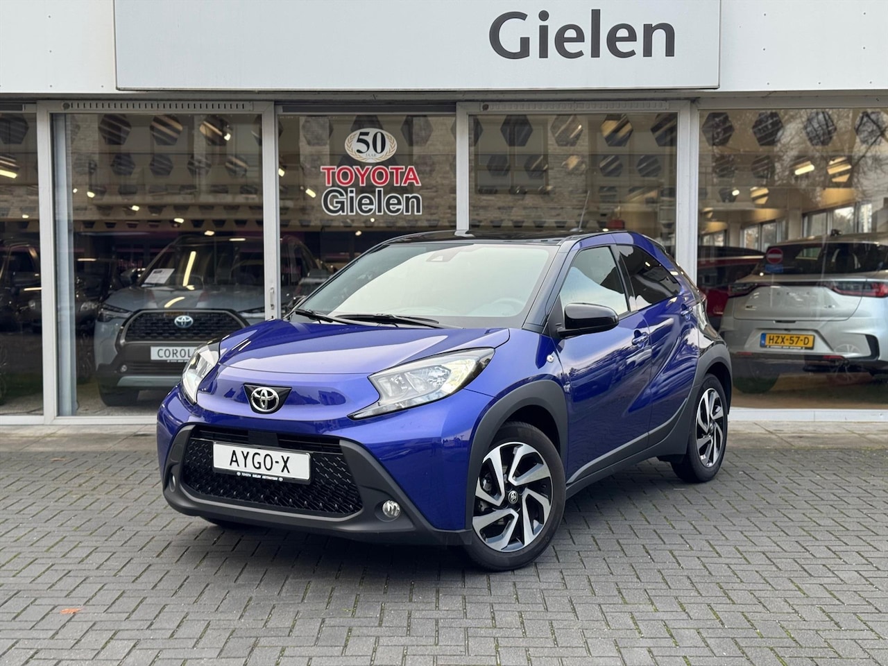 Toyota Aygo X - 1.0 VVT-i MT Pulse Bi-tone | Juniper blue, 17 inch, Privacy glass, Apple CarPlay/Android a - AutoWereld.nl