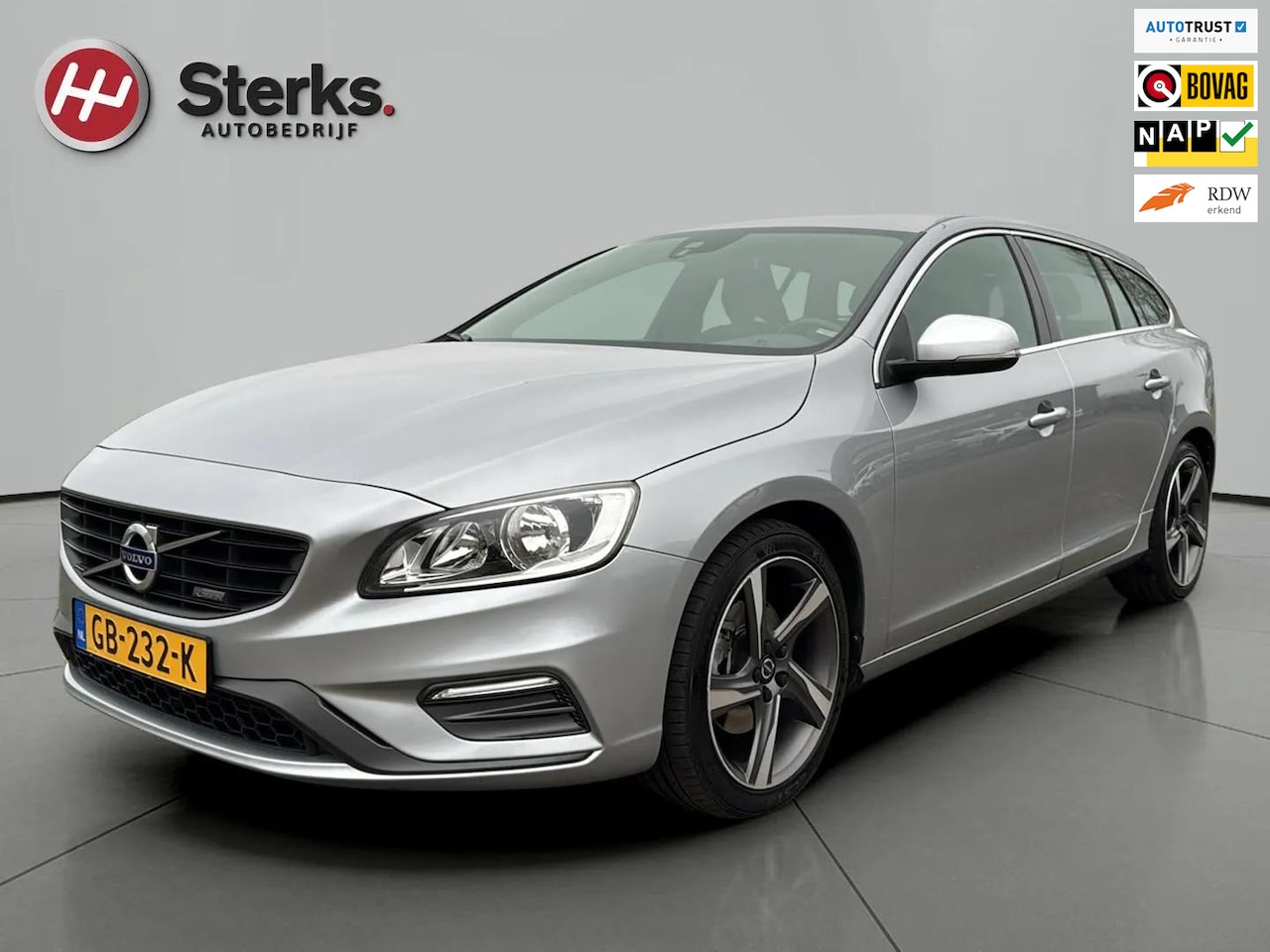 Volvo V60 - 1.6 T3 R-Design ALCANTARA TREKHAAK AUTOMAAT - AutoWereld.nl