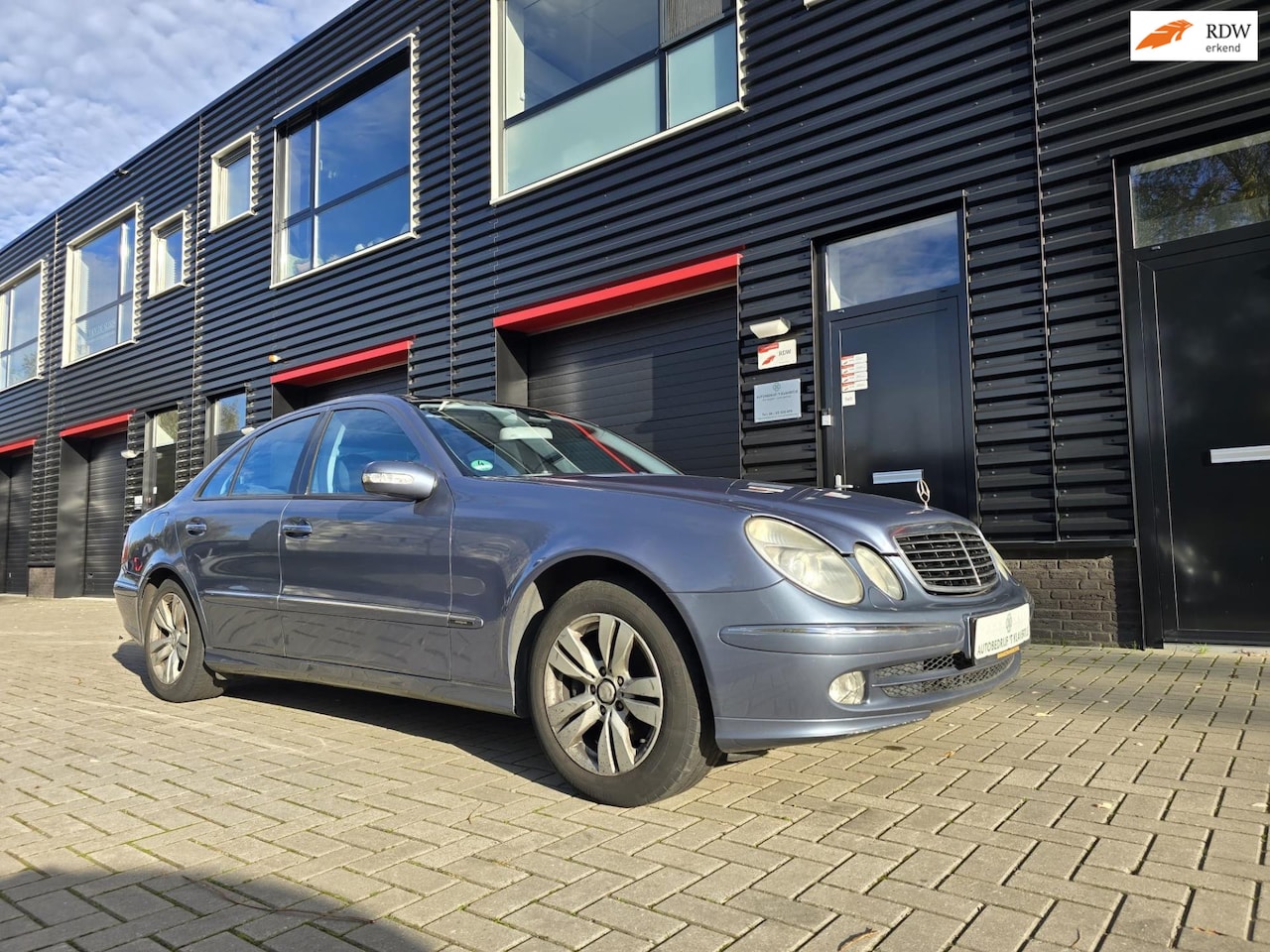 Mercedes-Benz E-klasse - Mercedes-Benz E-klasse 240 Avantgarde / PANO DAK / PDC / XENON / CRUISE CONTROL / NAVI - AutoWereld.nl