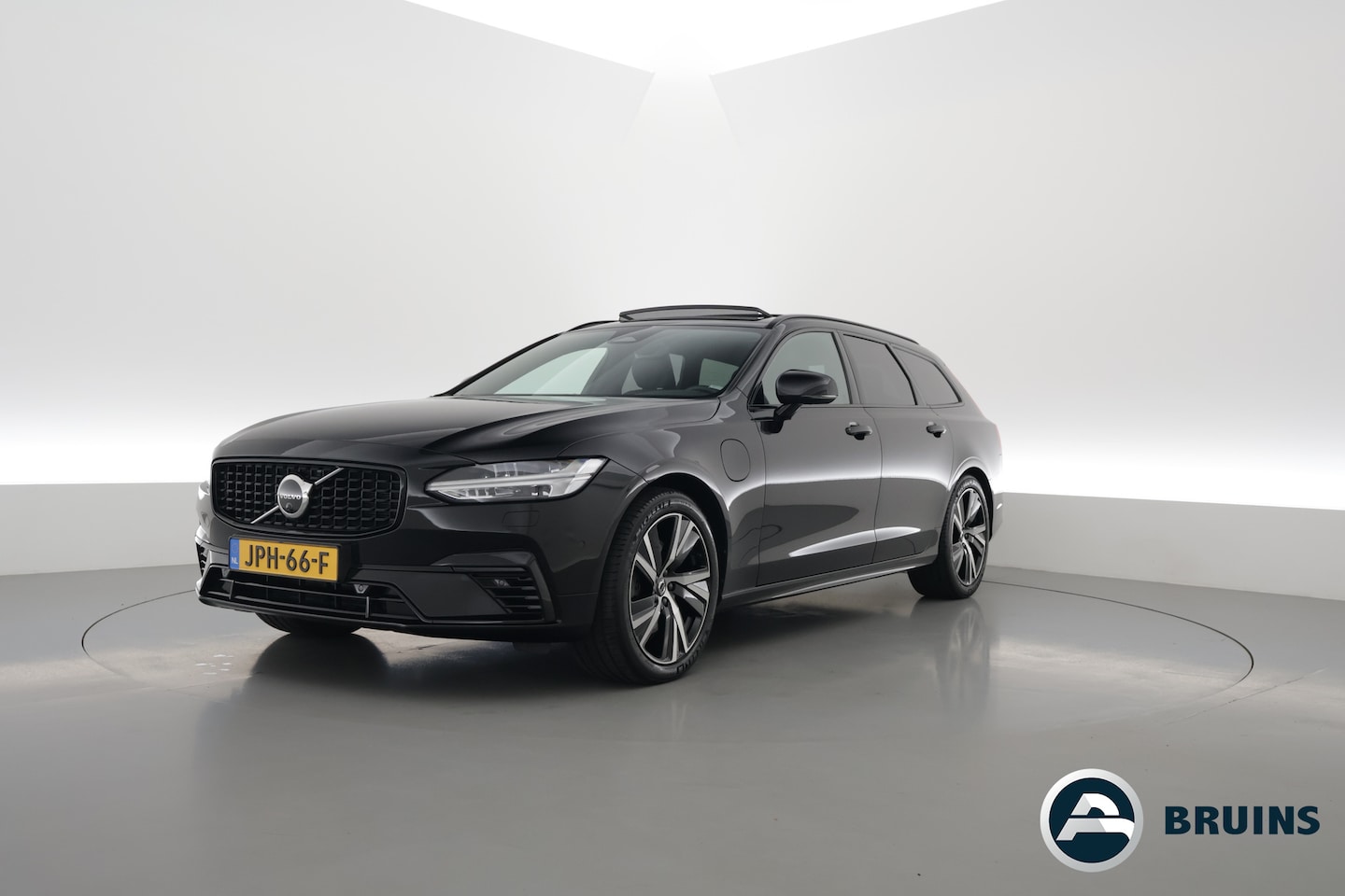 Volvo V90 - 2.0 T6 Plug-in hybrid AWD Plus Dark | Pano | Trekhaak elek. | 360 Cam. | Sport stoelen | H - AutoWereld.nl