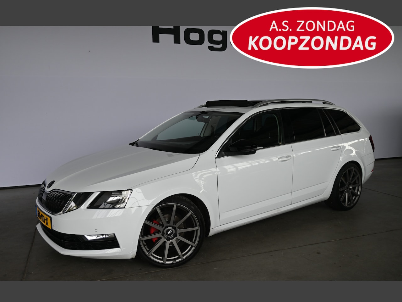 Skoda Octavia Combi - 2.0 TDI Greentech Style Automaat Clima Navigatie Panoramadak Dealer Onderhouden! Inruil mo - AutoWereld.nl