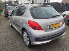 Peugeot 207 - 1.6-16V XT
