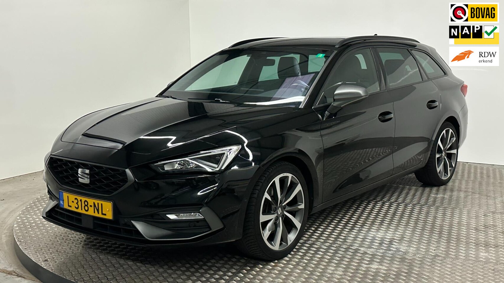 SEAT Leon Sportstourer - 1.5 eTSI FR Business Intense benzine automaat trekhaak navigatie carplay android digidash - AutoWereld.nl