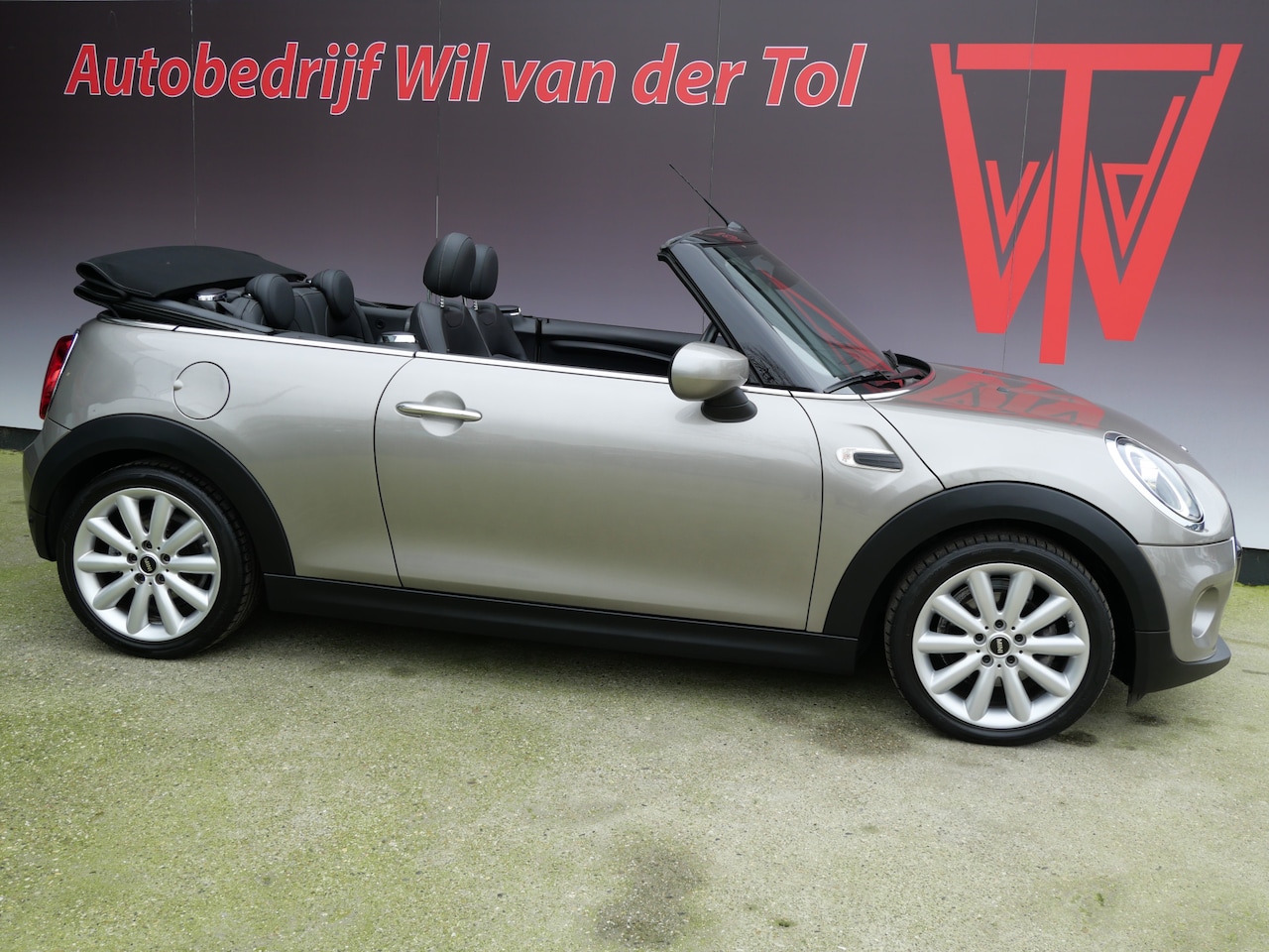 MINI Cabrio - 1.5 COOPER CHILI | LED | FACELIFT | LEER | UNION JACK | ALL-IN!! - AutoWereld.nl