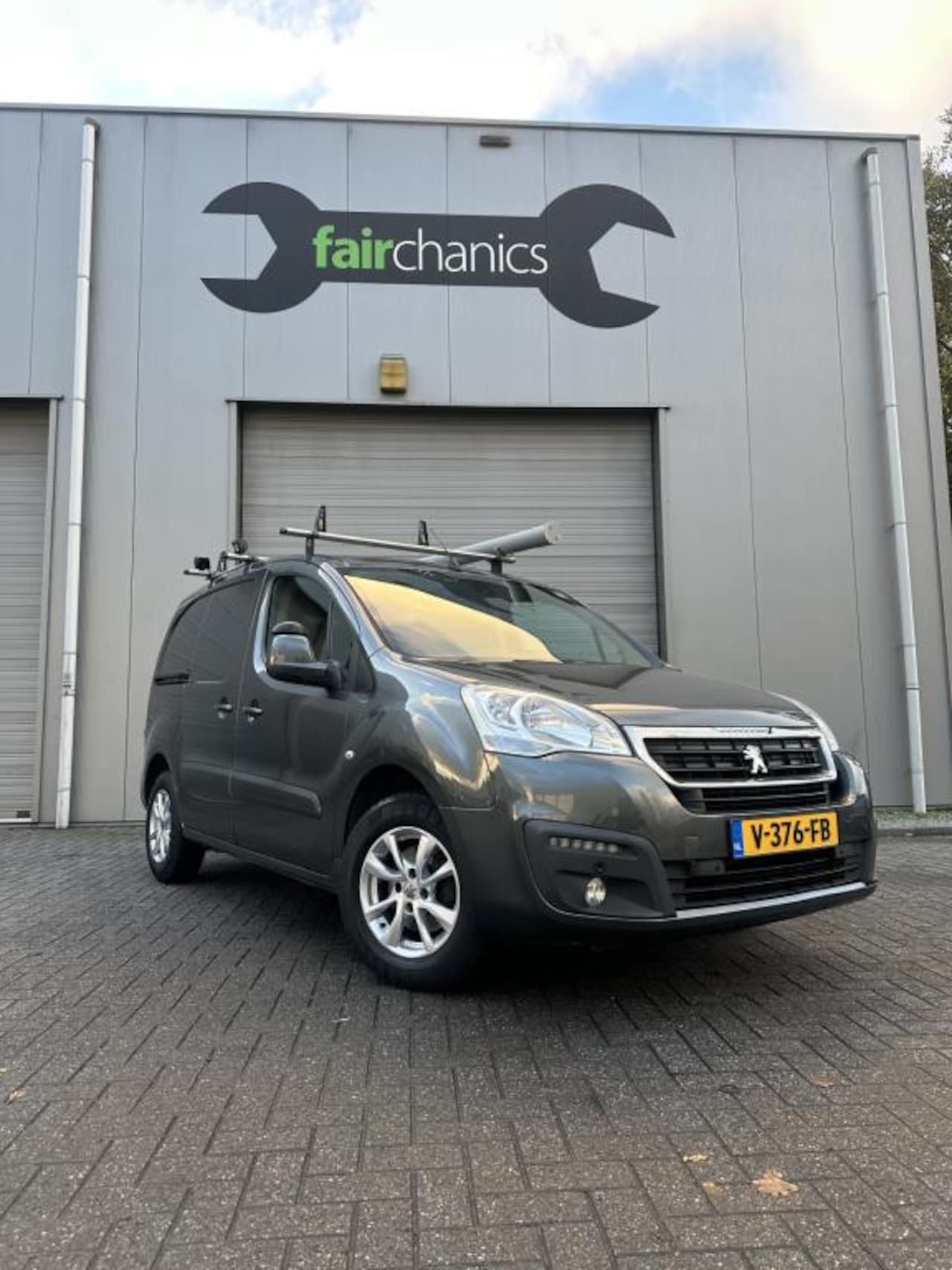 Peugeot Partner - Automaat | Achteruitrijcamera | Werklicht - AutoWereld.nl