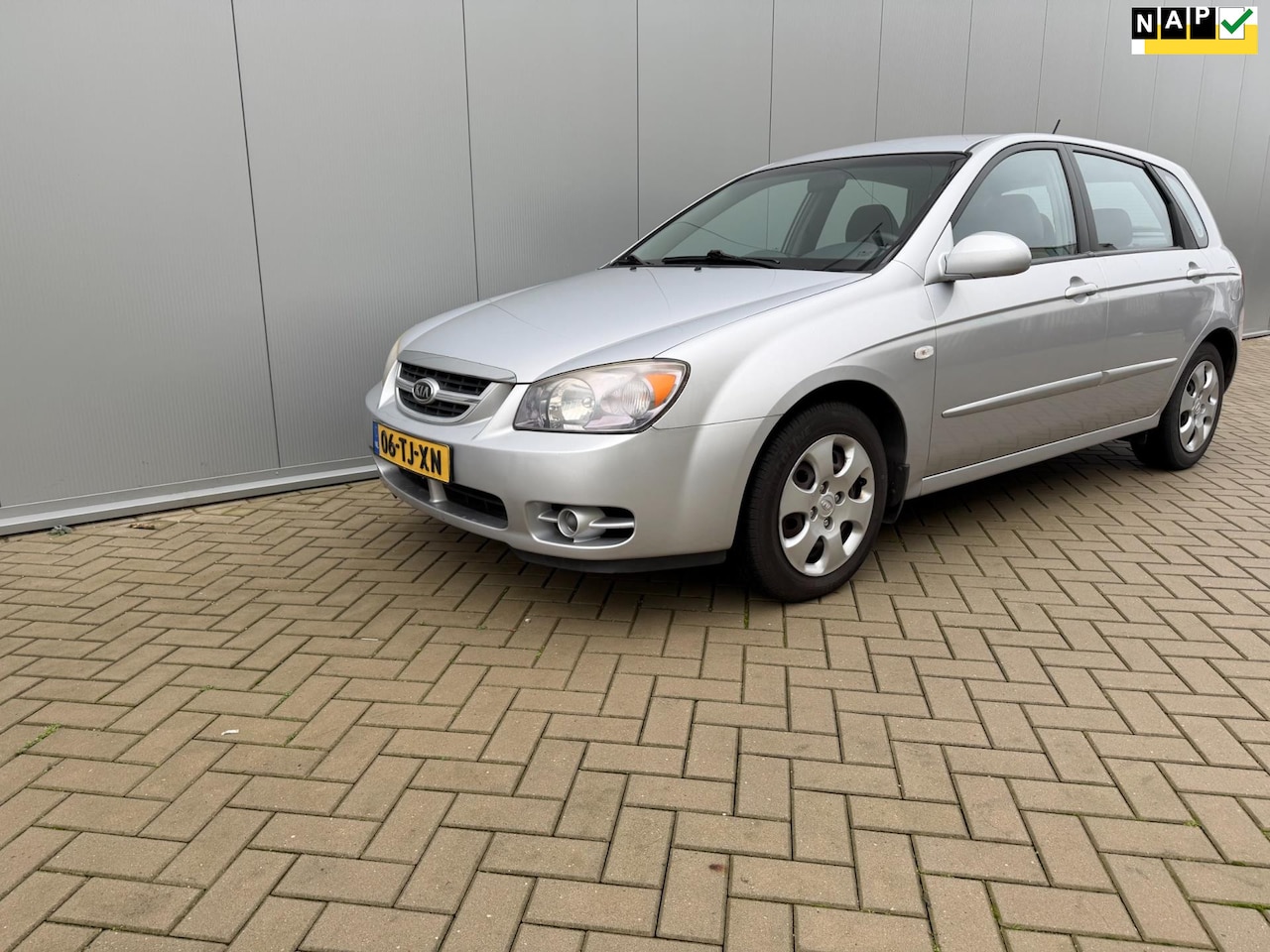 Kia Cerato - 1.6-16V LX 1.6-16V LX - AutoWereld.nl