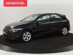 Volkswagen Golf - 1.5 eTSI Life | Stoelverwarming | Carplay | Massage | Adaptive cruise | Navigatie | Sfeerv
