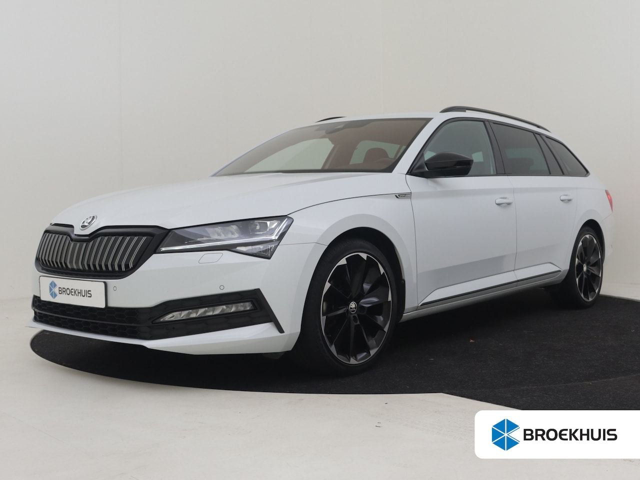 Skoda Superb Combi - 1.4 TSI iV Sportline Business 218pk | Trekhaak | Dodehoekdetectie | Camera achter | Adapt - AutoWereld.nl