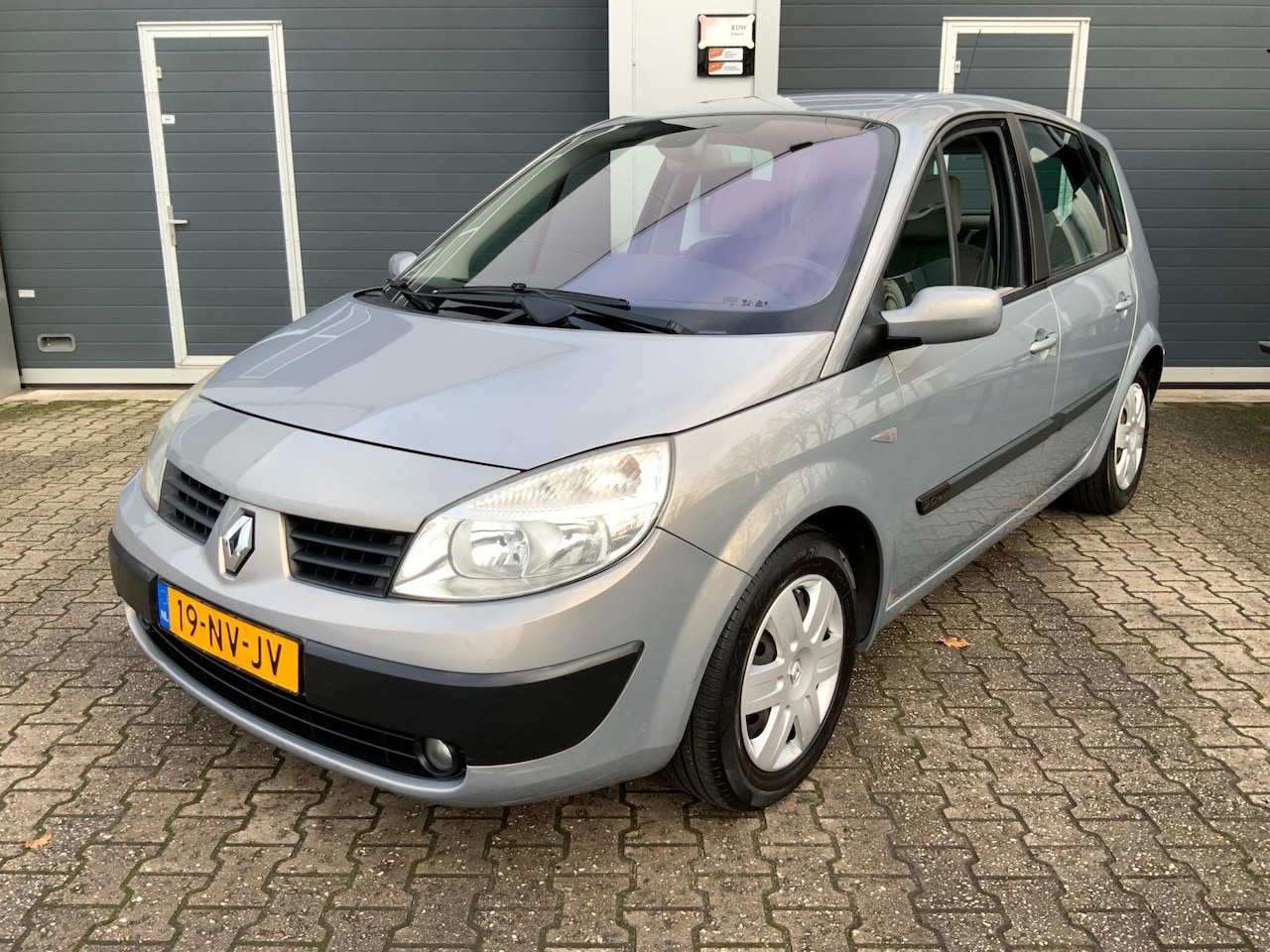 Renault Scénic - 2.0-16V Automaat Privilège Comfort APK 3-2026 - AutoWereld.nl