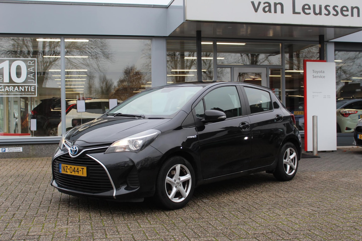 Toyota Yaris - 1.5 Hybrid Aspiration CLIMA EL-RAMEN LM-VELGEN - AutoWereld.nl