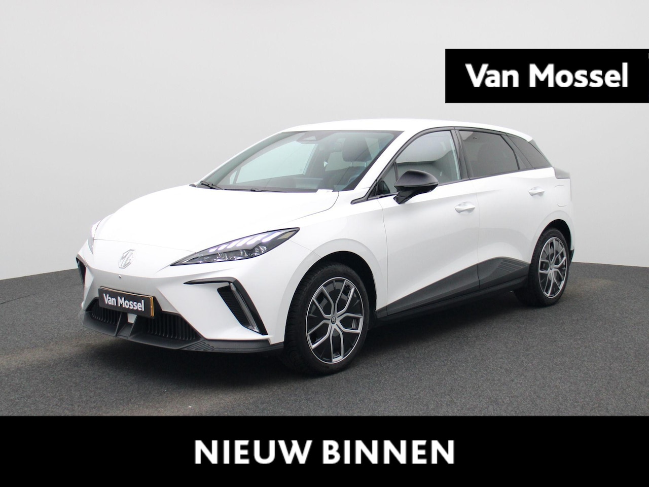 MG MG4 - 64 kWh Luxury Long Range | Navigatie | Stoel & Stuurverwarming | 3-Fase Laden | 360 Camera - AutoWereld.nl