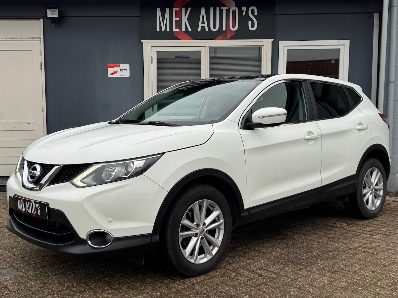 Nissan Qashqai - 1.2 Connect Edition|Pano|Camera360|Trekhaak| - AutoWereld.nl