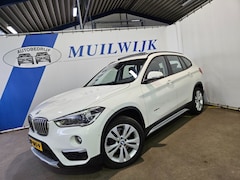BMW X1 - sDrive18i High Executive / Pano / LED