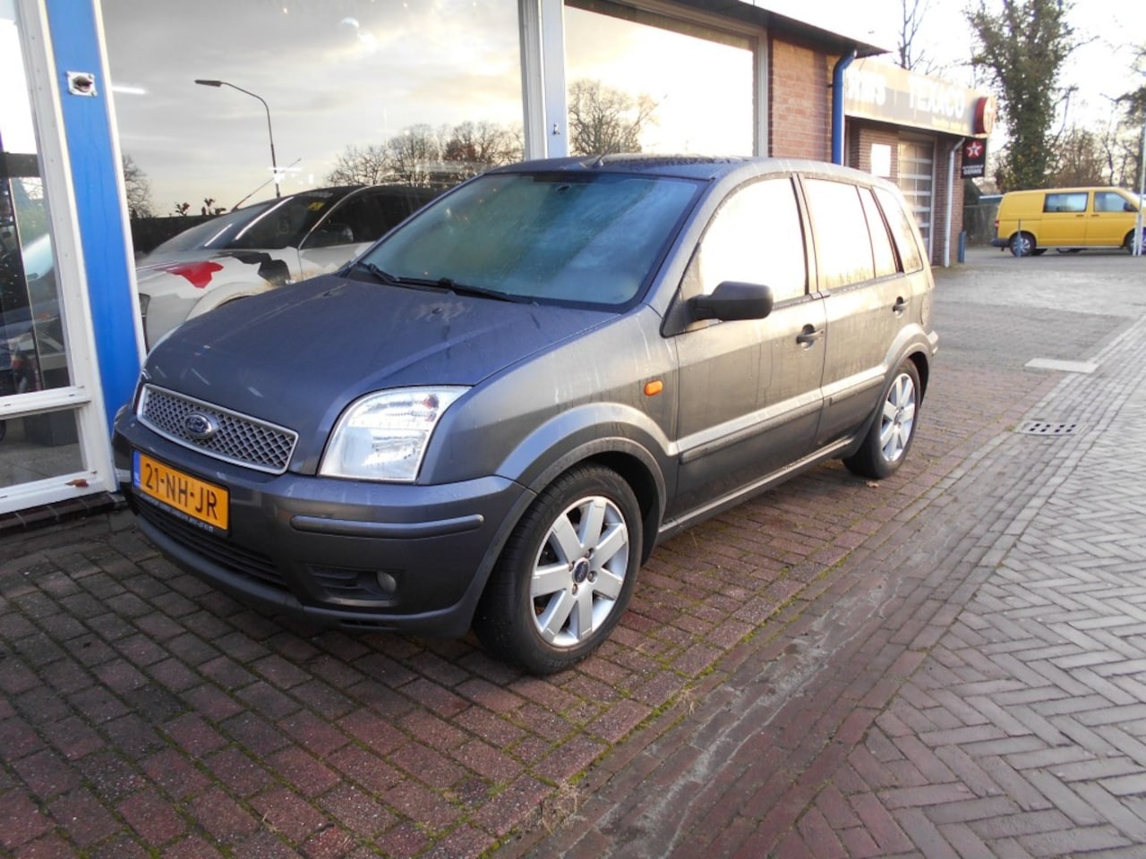 Ford Fusion - 1.6i +  NL-auto met weinig km's !!! - AutoWereld.nl