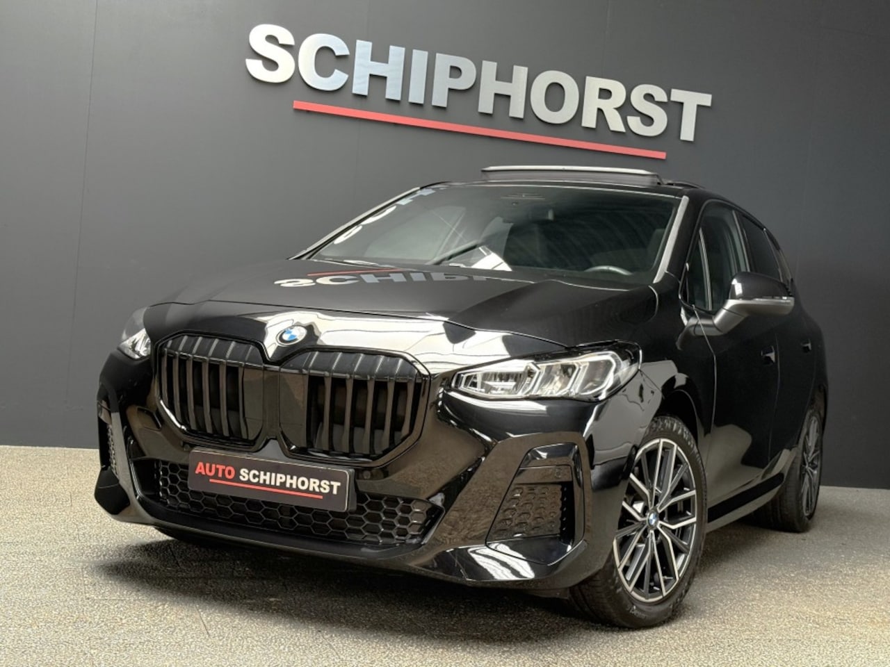BMW 2-serie Active Tourer - 218i M-sport Panorama elec trekhaak leer - AutoWereld.nl