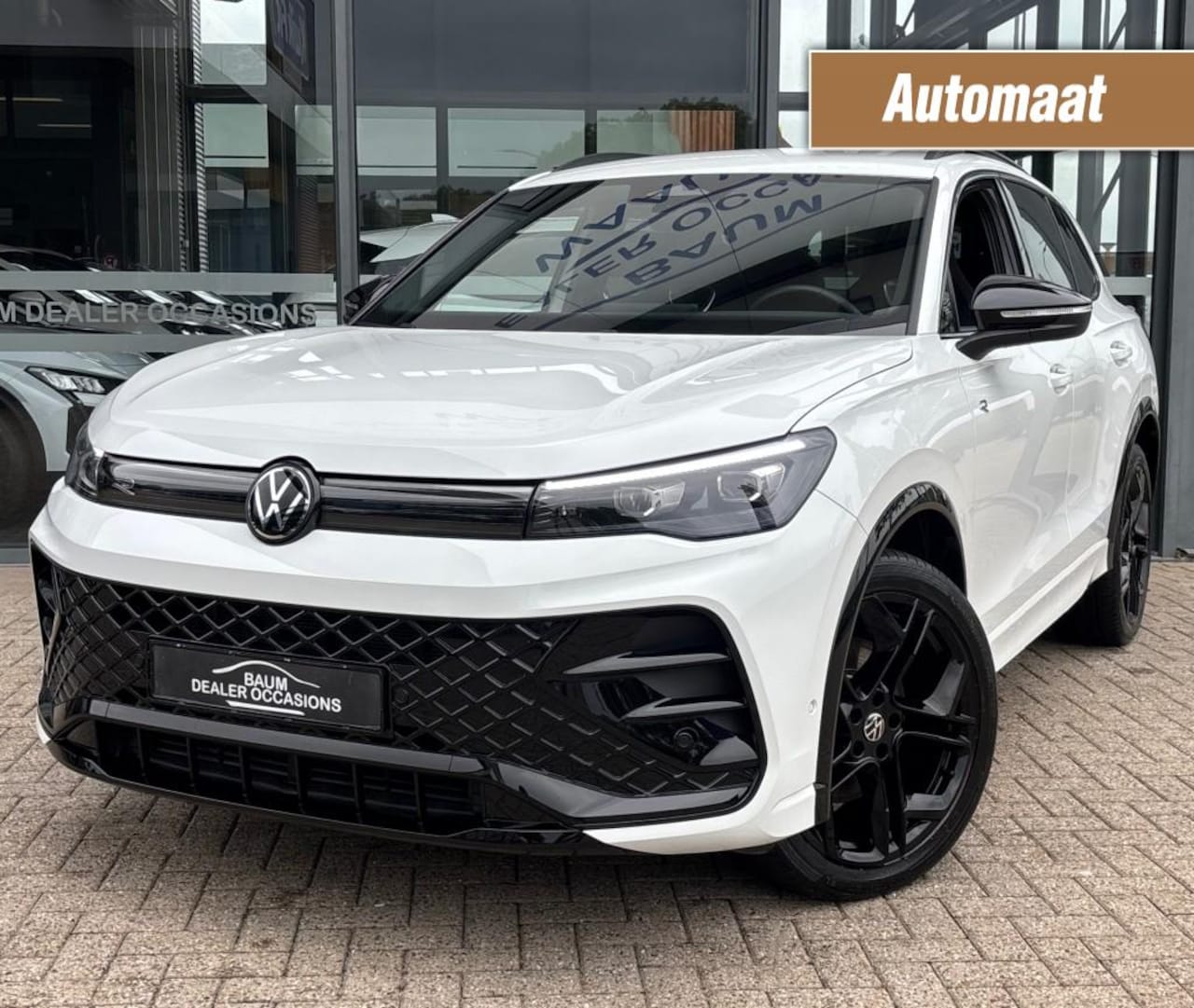 Volkswagen Tiguan - 2.0 TDI R-LINE AUTOMAAT 150PK AIRCO NAVI BIGSCREEN PDC-CAMERA MASSAGE. - AutoWereld.nl