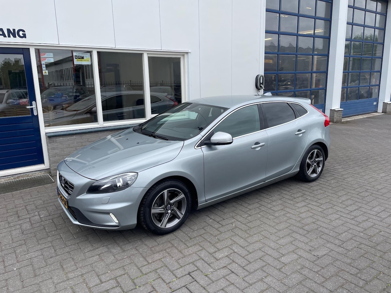Volvo V40 - 2.0 T3 R-Design 2.0 T3 R-Design - AutoWereld.nl