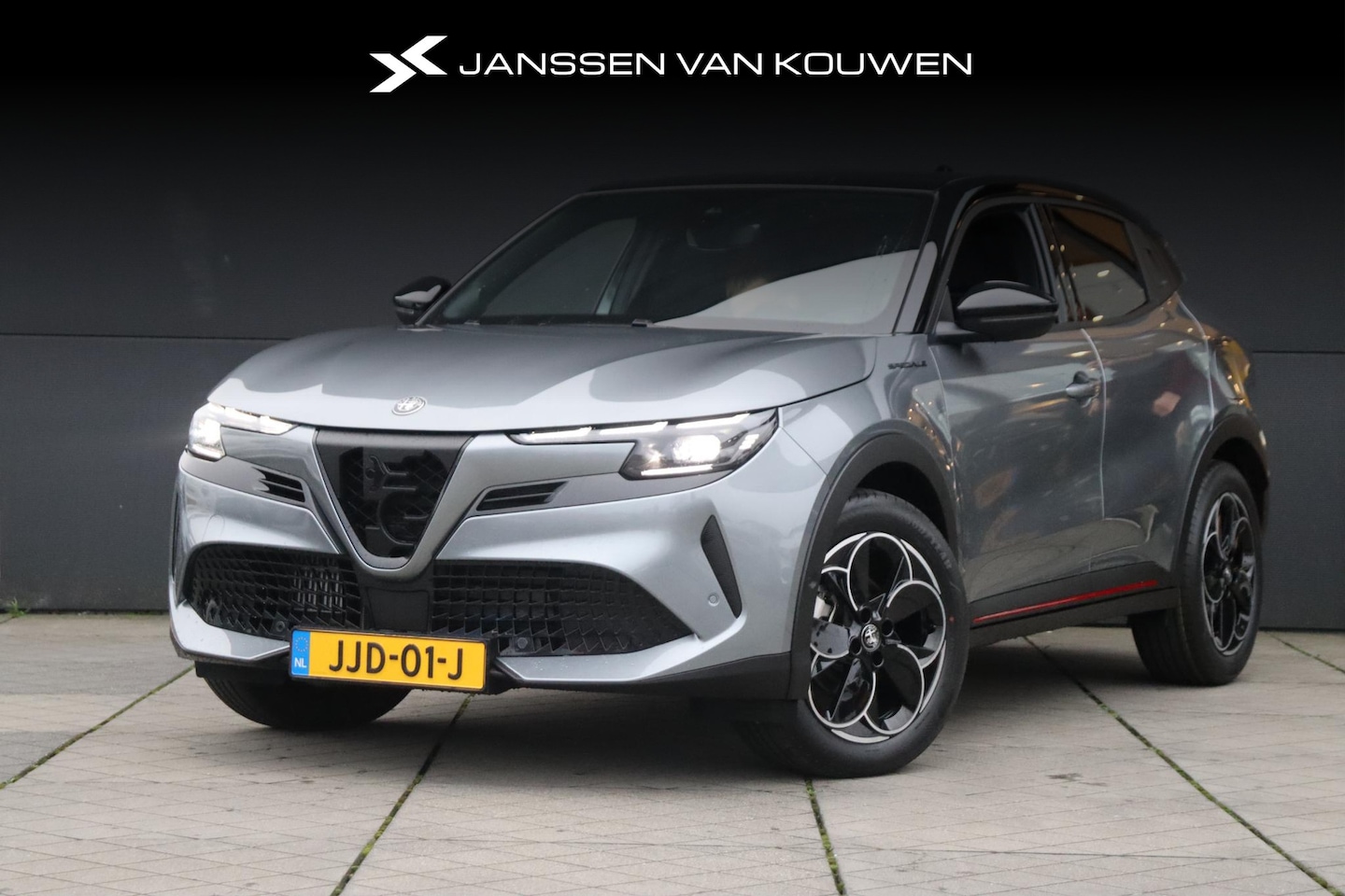 Alfa Romeo Junior - 1.2 Turbo Hybrid Ibrida Speciale / Direct leverbaar / Sportpack / Panoramadak - AutoWereld.nl