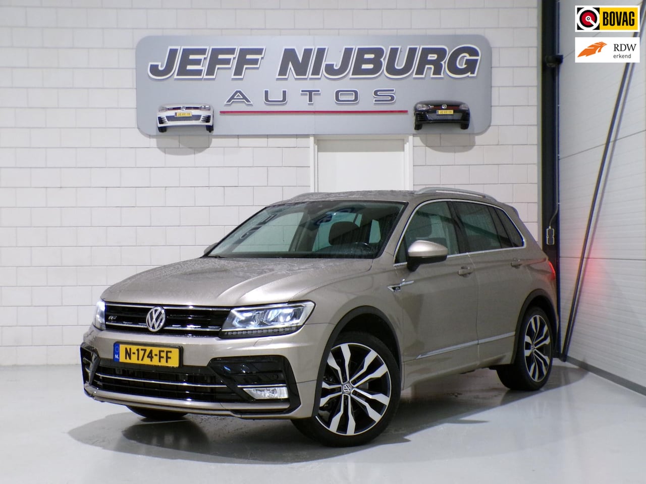 Volkswagen Tiguan - 2.0 TSI DSG 220PK 4Motion Highline R-Line "Automaat" Full-LED Trekhaak Apple-Carplay Dynau - AutoWereld.nl