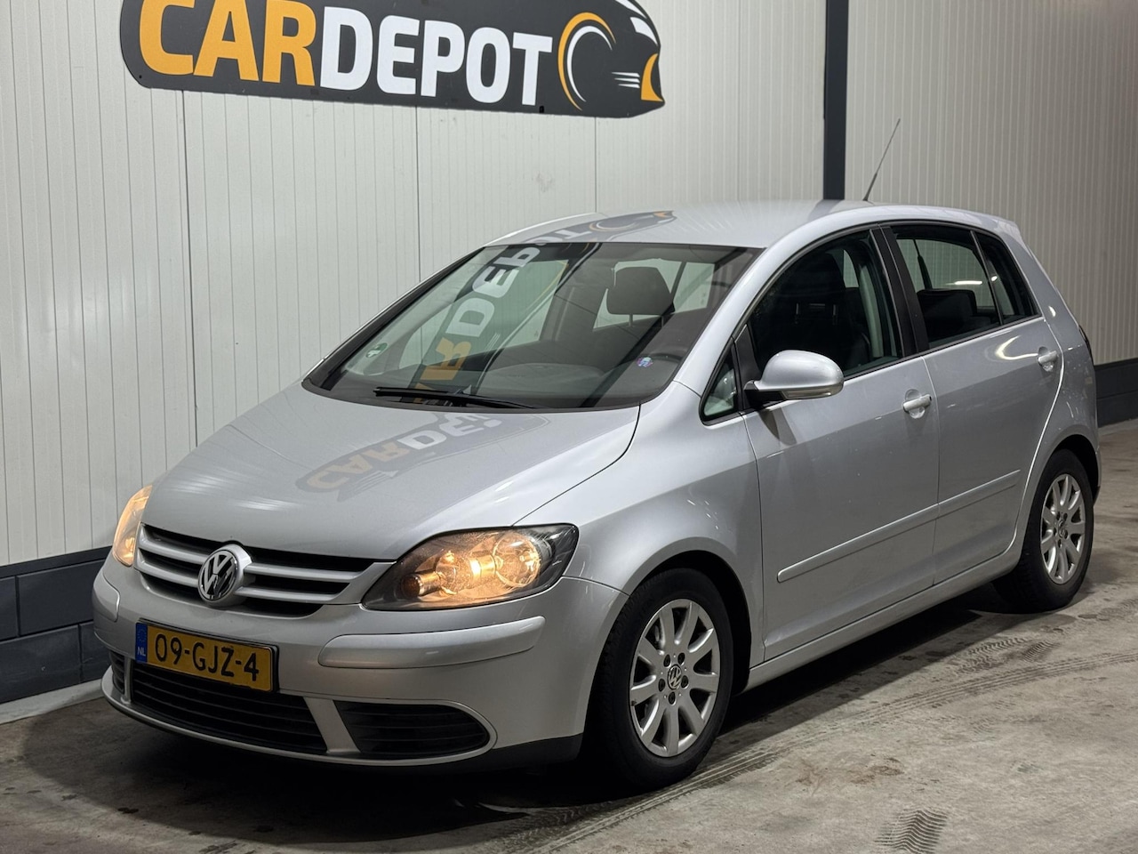 Volkswagen Golf Plus - 1.4 TSI Comfortline Nette Wagen Trekhaak Airco - AutoWereld.nl