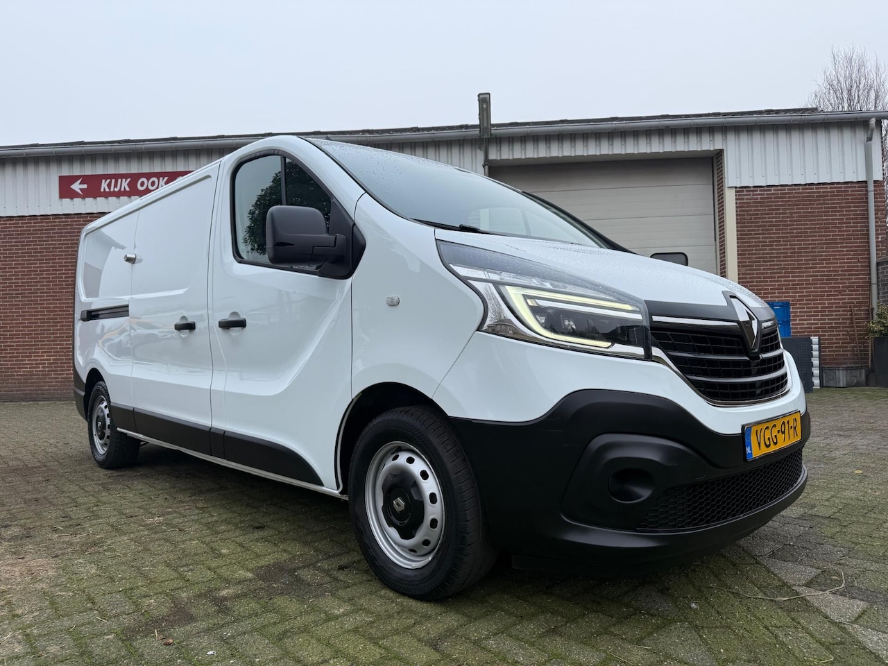 Renault Trafic - 2.0 dCi 145PK T29 L2 navi airco cruise automaat euro 6 - AutoWereld.nl