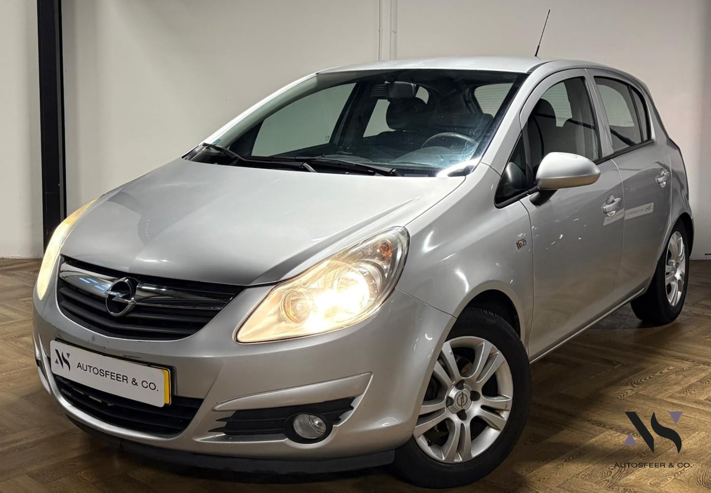 Opel Corsa - 1.2-16V '111' Edition 1.2-16V '111' Edition - AutoWereld.nl